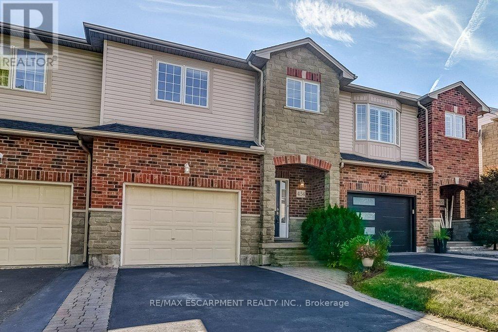 Photo 2 of 4134 Medland Drive, Burlington ON
