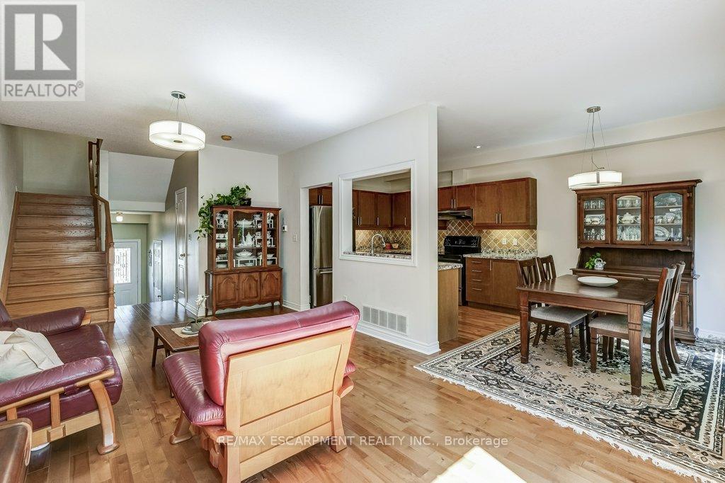 Photo 6 of 4134 Medland Drive, Burlington ON