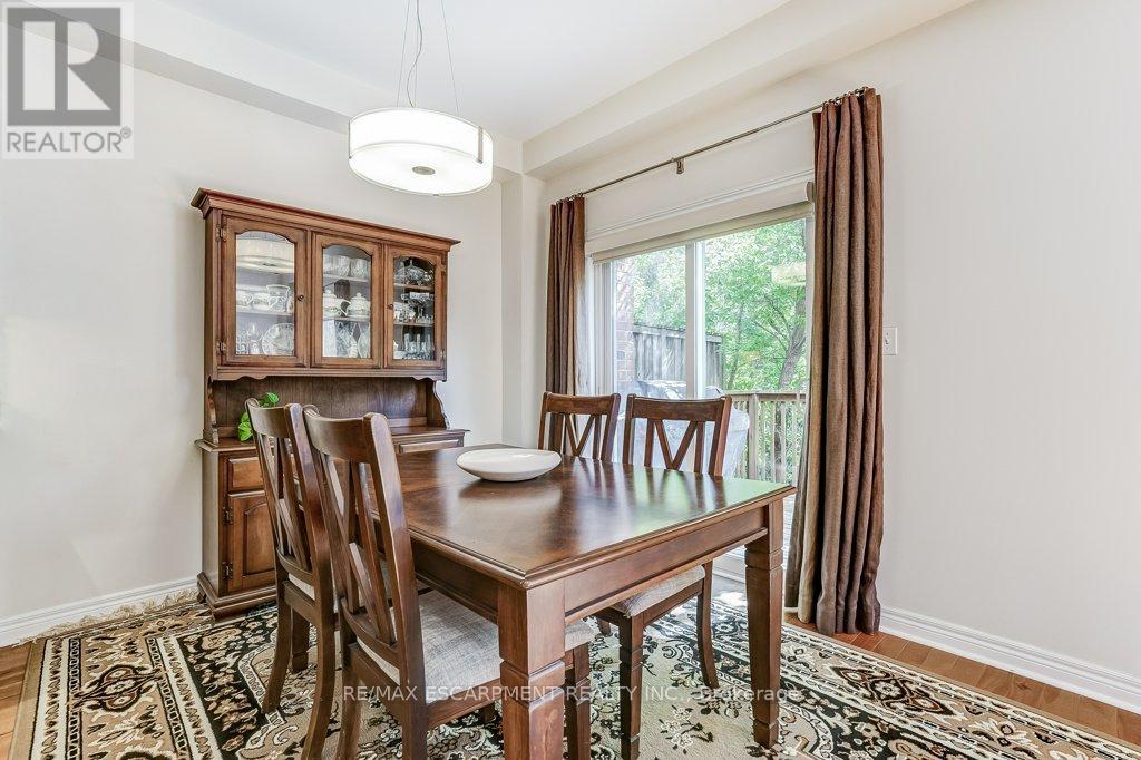 Photo 8 of 4134 Medland Drive, Burlington ON