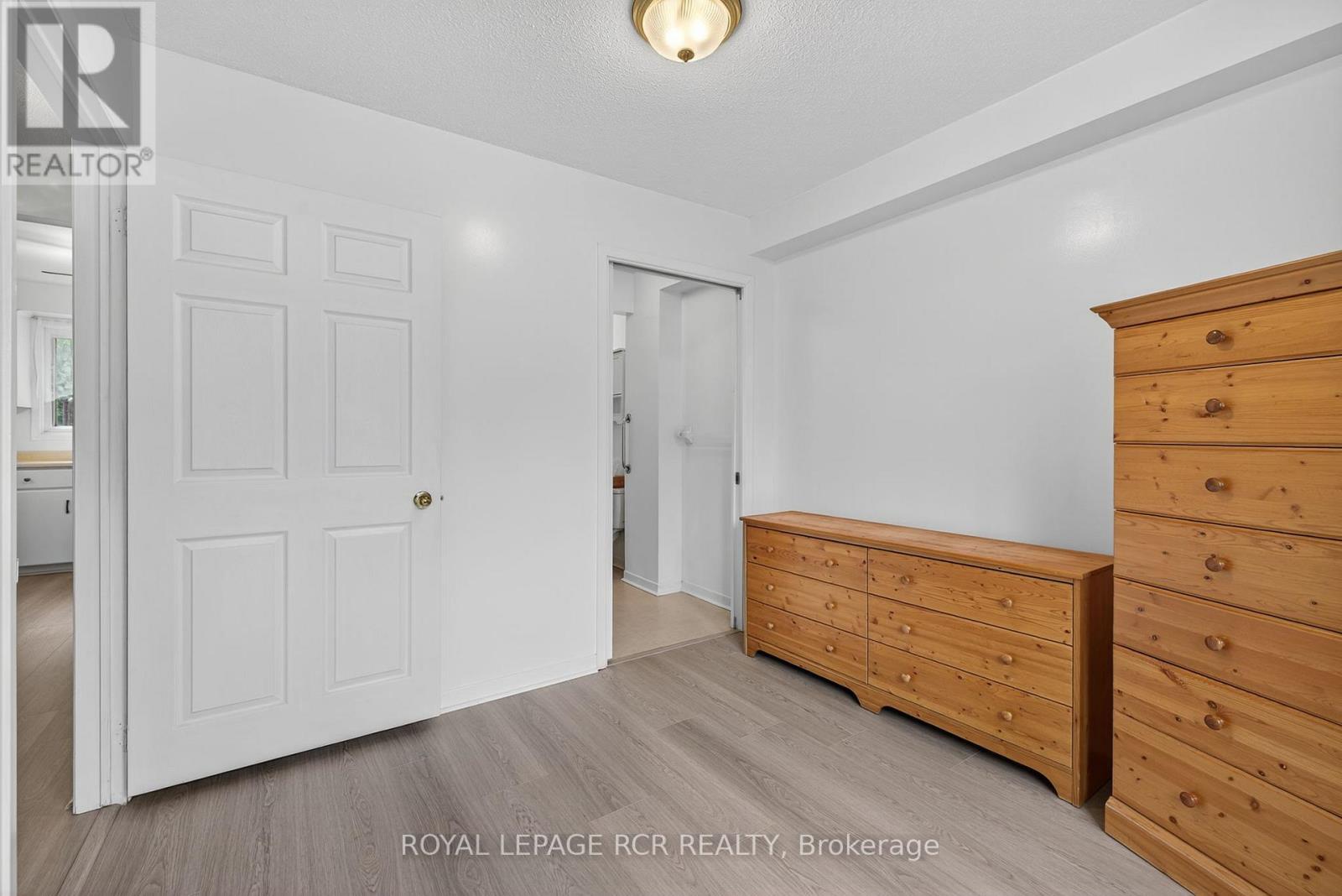 Photo 10 of 856 Magnolia Avenue, Newmarket ON