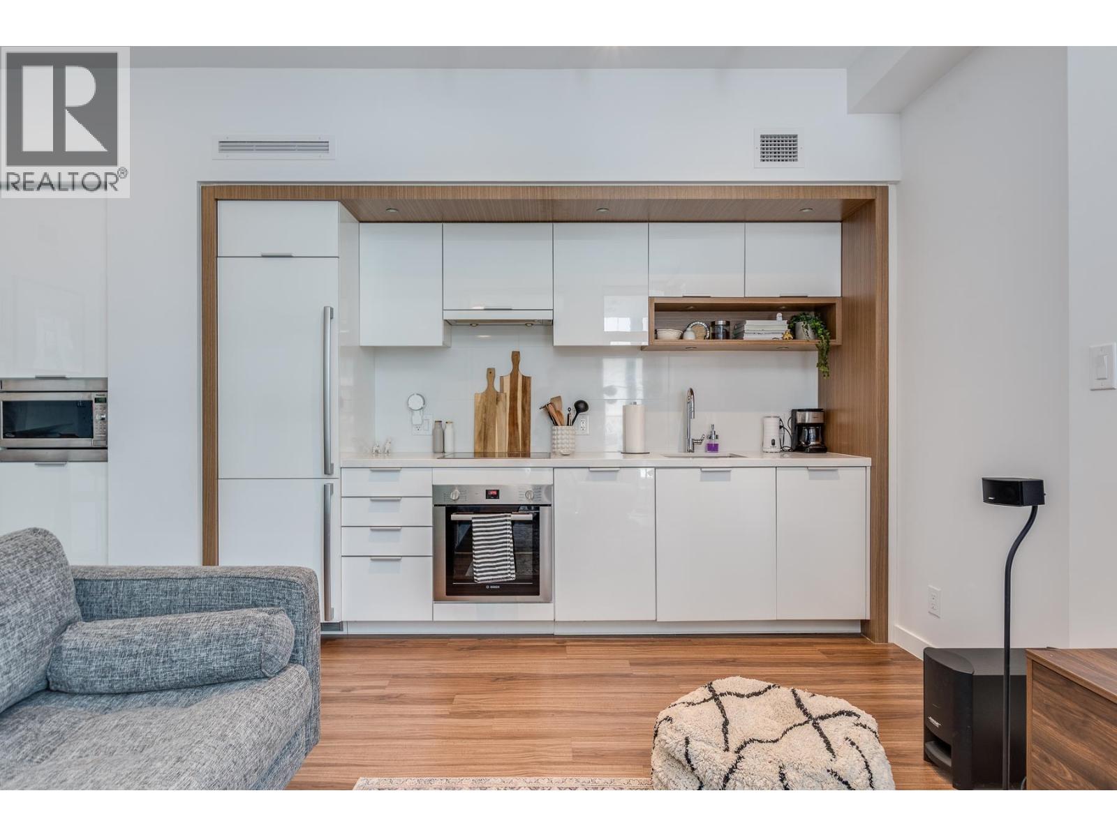 Photo 10 of 516 1661 Quebec Street, Vancouver BC
