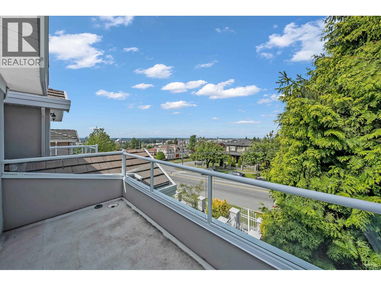 Photo 4 of 7938 Victoria Drive, Vancouver BC