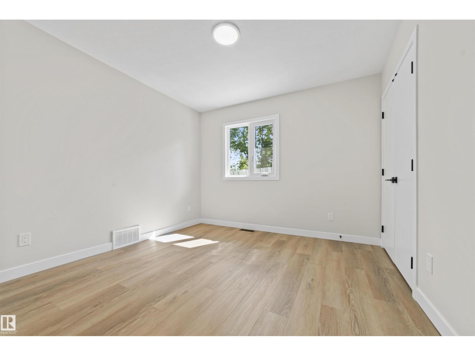 Photo 16 of 5032 55 Ave, Tofield AB