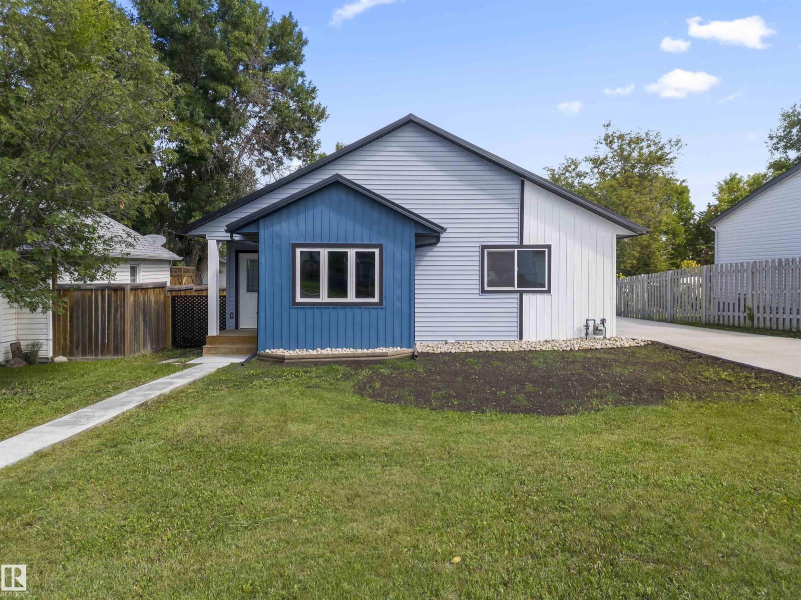 Photo 2 of 5032 55 Ave, Tofield AB