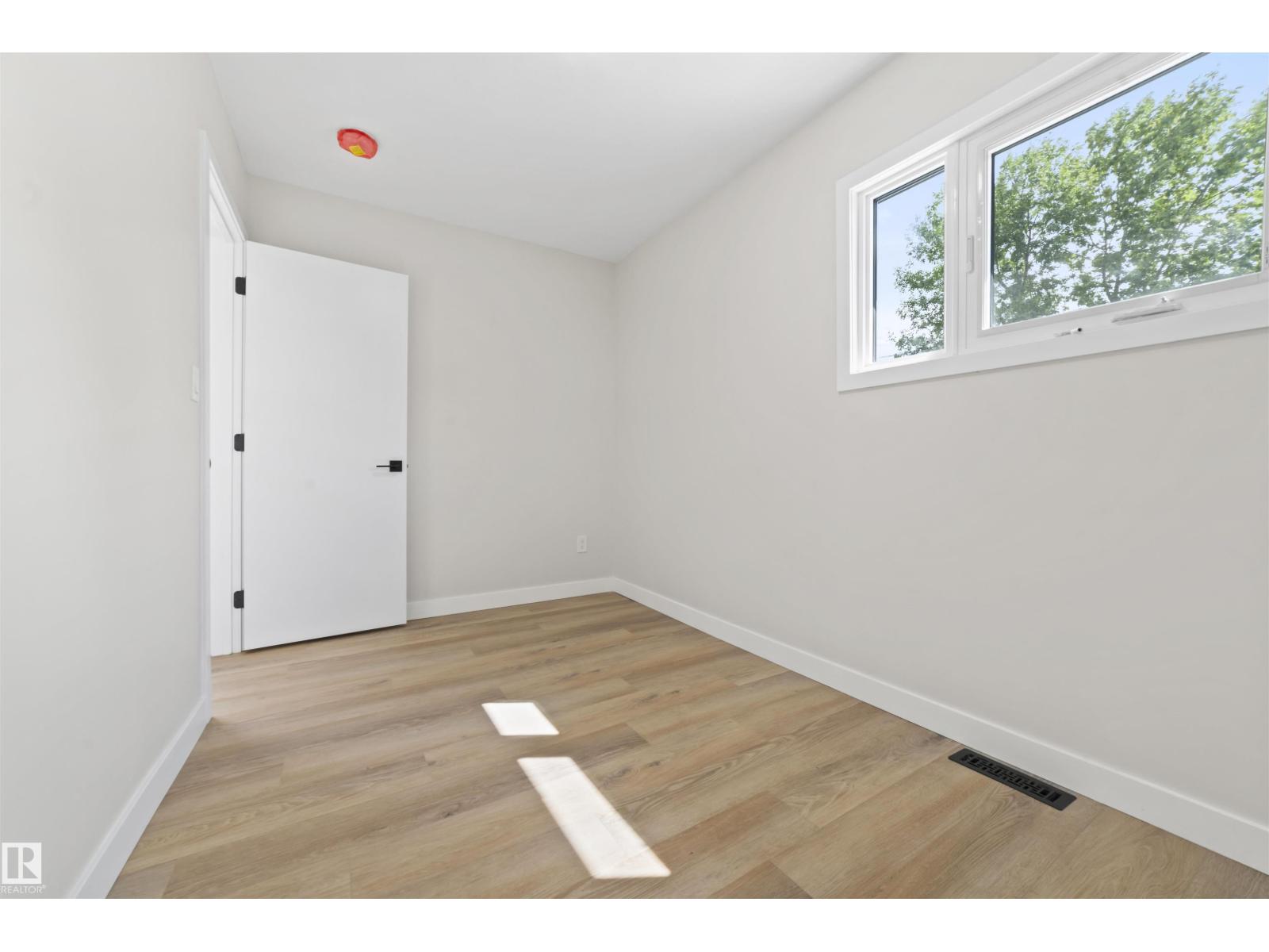 Photo 23 of 5032 55 Ave, Tofield AB