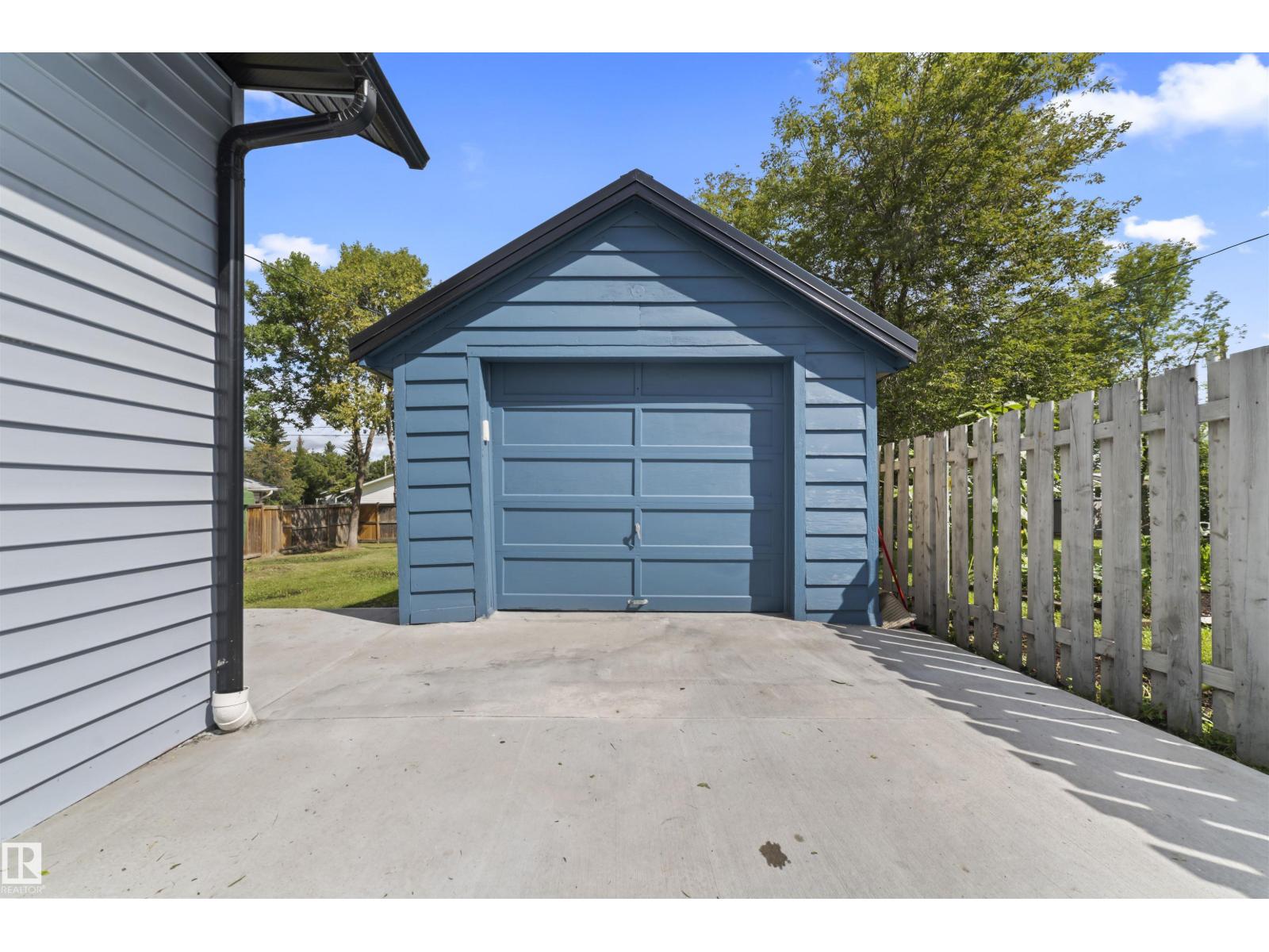 Photo 35 of 5032 55 Ave, Tofield AB