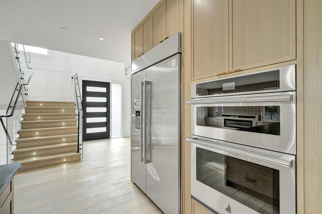 Photo 6 of 13915 Blackburn Avenue, White Rock BC