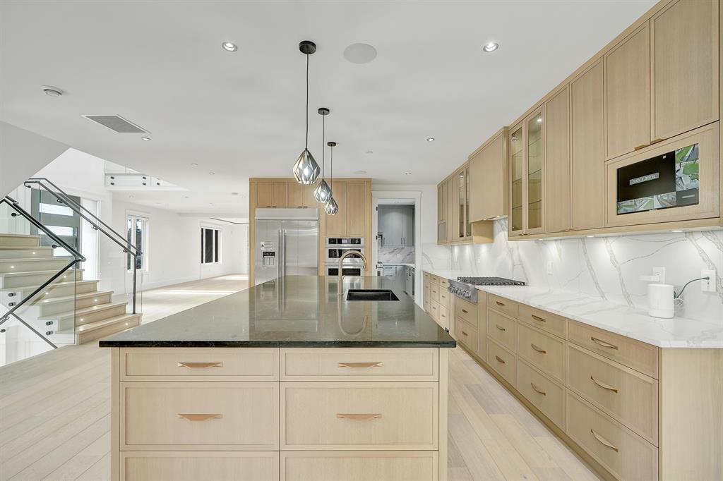 Photo 9 of 13915 Blackburn Avenue, White Rock BC