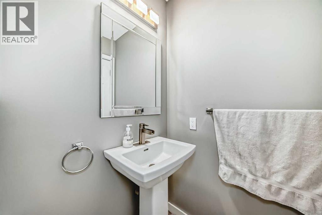 Single Family House for Sale in  Saratoga Close NE Monterey Park Calgary 