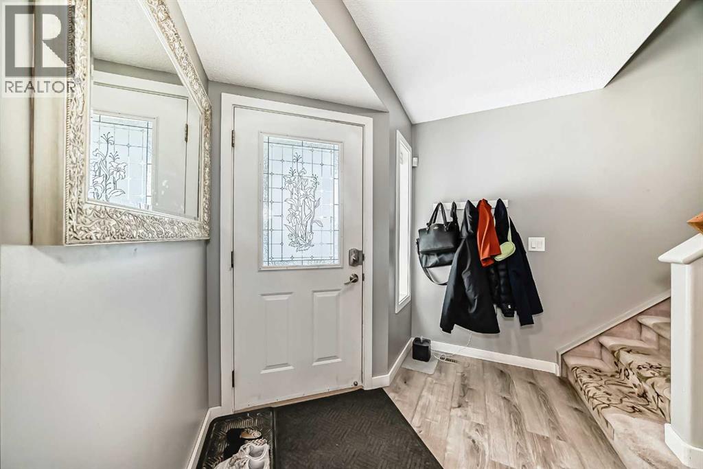 Single Family House for Sale in  Saratoga Close NE Monterey Park Calgary 