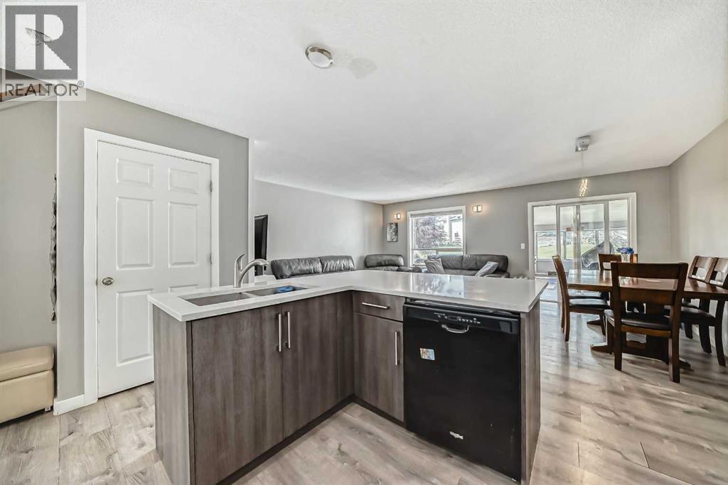 Single Family House for Sale in  Saratoga Close NE Monterey Park Calgary 