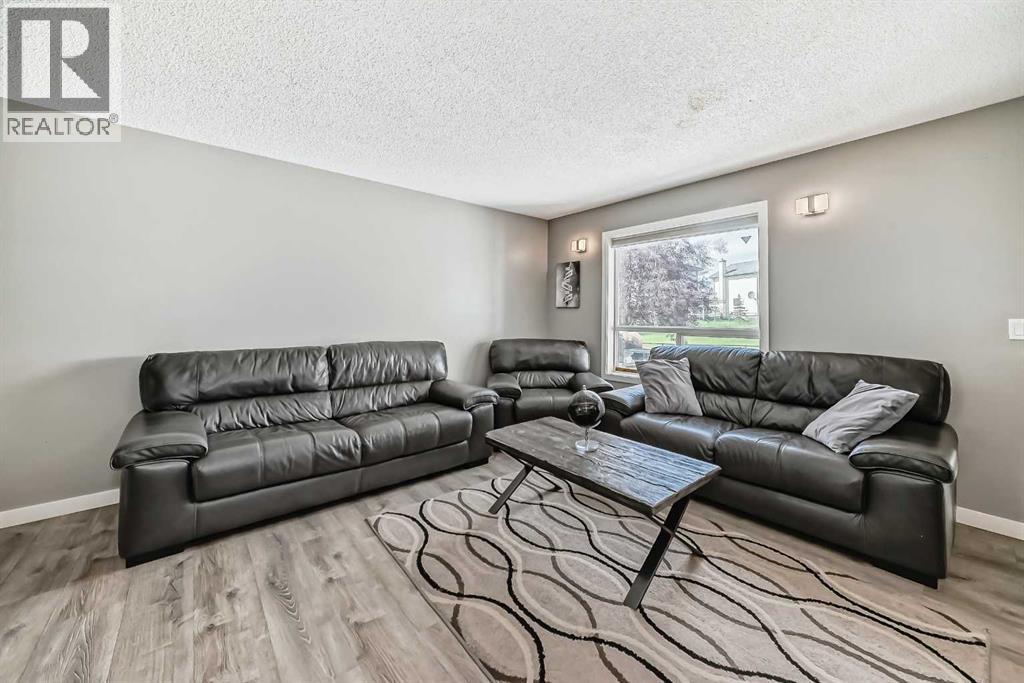 Single Family House for Sale in  Saratoga Close NE Monterey Park Calgary 