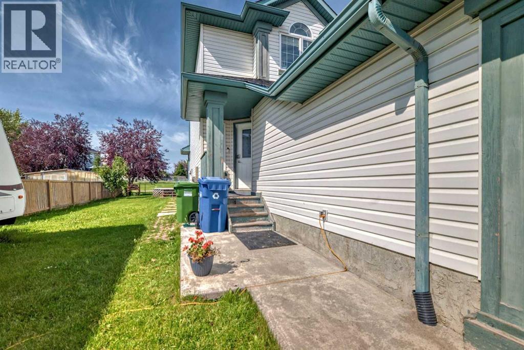 Single Family House for Sale in  Saratoga Close NE Monterey Park Calgary 