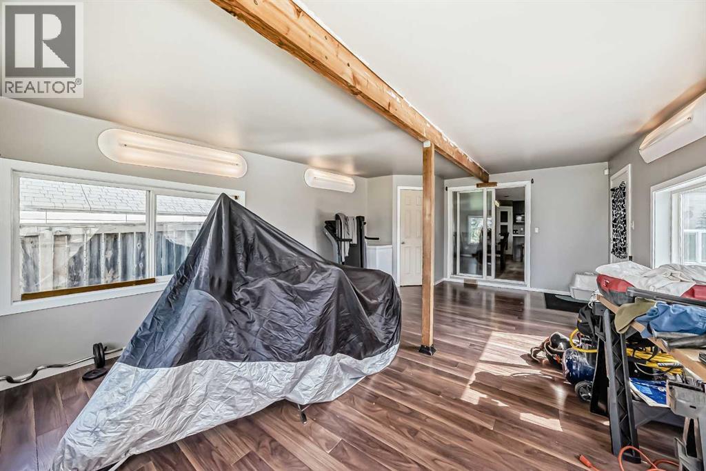 Single Family House for Sale in  Saratoga Close NE Monterey Park Calgary 