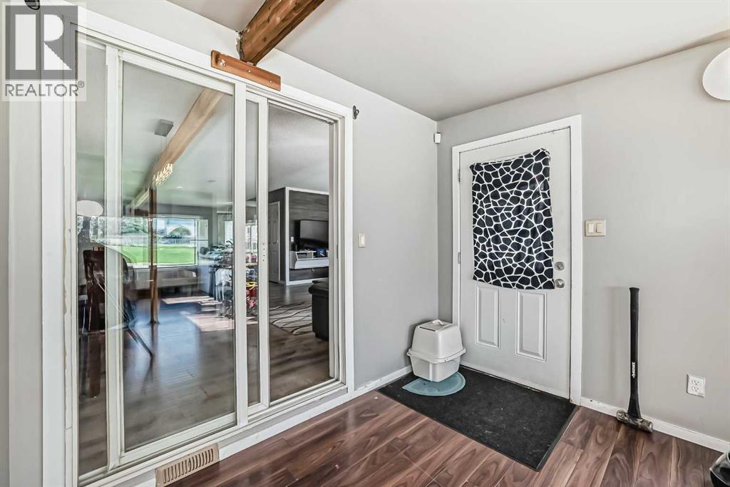 Single Family House for Sale in  Saratoga Close NE Monterey Park Calgary 