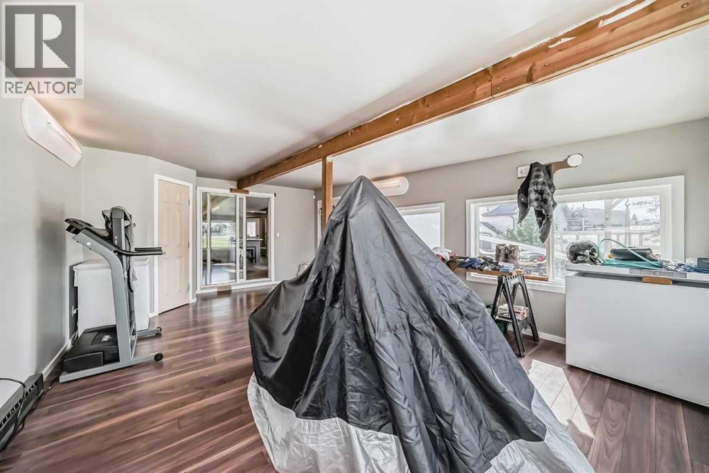 Single Family House for Sale in  Saratoga Close NE Monterey Park Calgary 