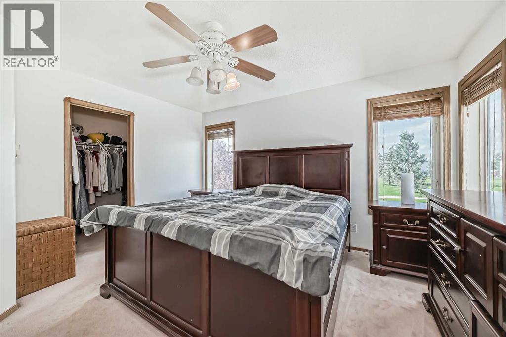 Single Family House for Sale in  Saratoga Close NE Monterey Park Calgary 