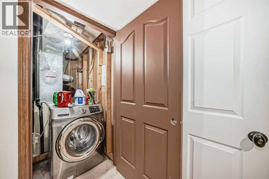 Single Family House for Sale in  Saratoga Close NE Monterey Park Calgary 