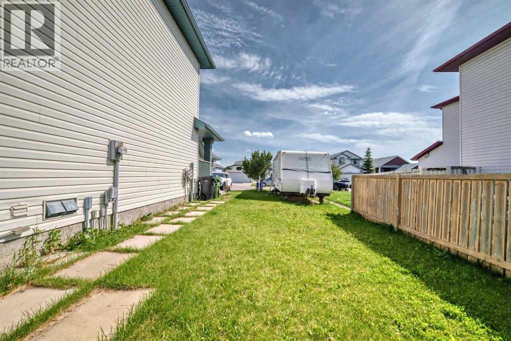 Single Family House for Sale in  Saratoga Close NE Monterey Park Calgary 