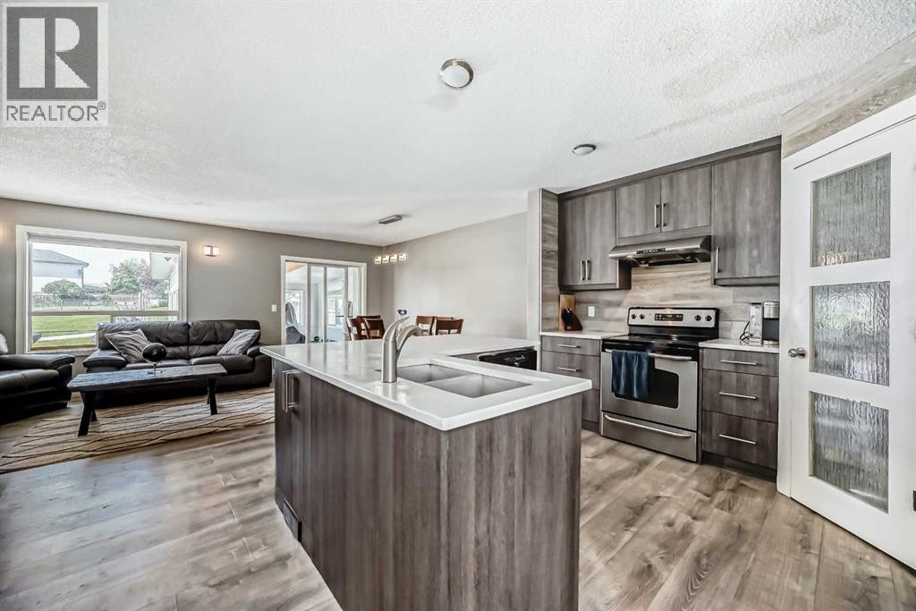 Single Family House for Sale in  Saratoga Close NE Monterey Park Calgary 