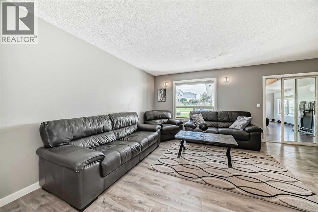 Single Family House for Sale in  Saratoga Close NE Monterey Park Calgary 