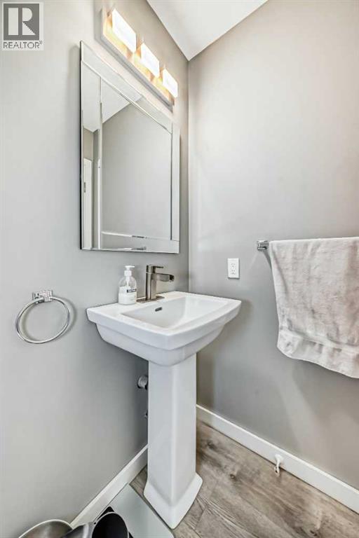 Single Family House for Sale in  Saratoga Close NE Monterey Park Calgary 