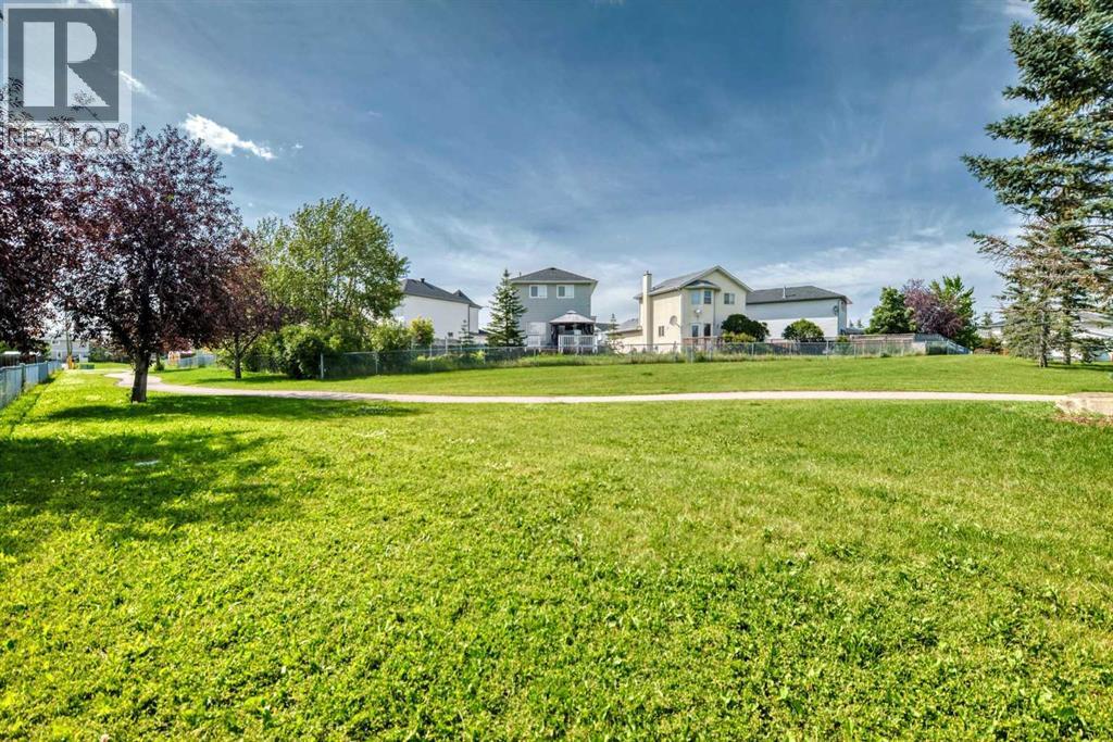 Single Family House for Sale in  Saratoga Close NE Monterey Park Calgary 