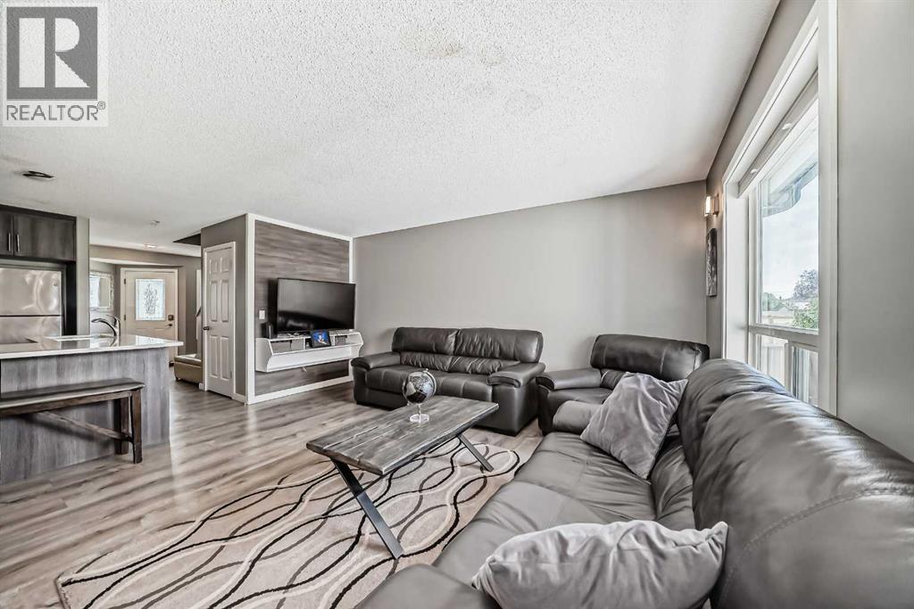 Single Family House for Sale in  Saratoga Close NE Monterey Park Calgary 