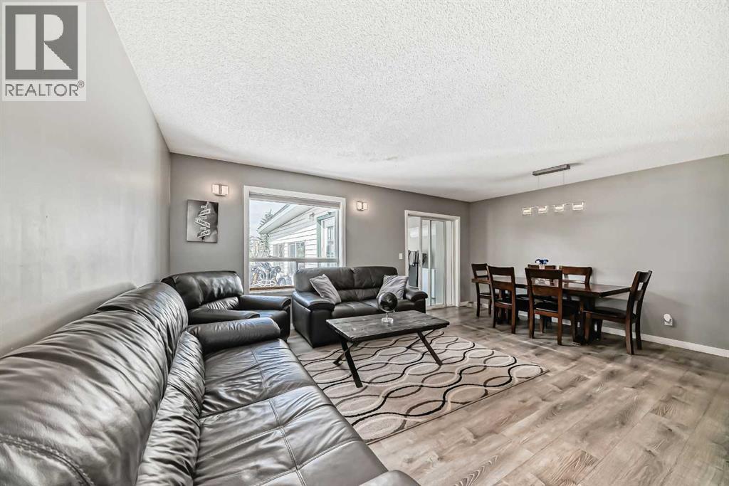 Single Family House for Sale in  Saratoga Close NE Monterey Park Calgary 