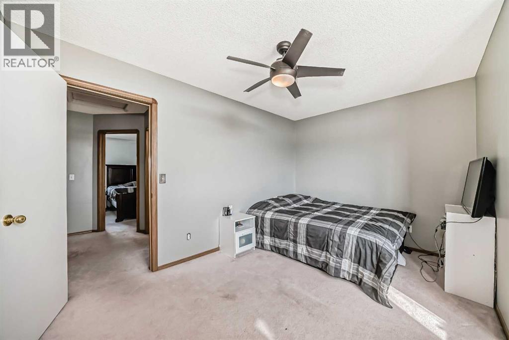 Single Family House for Sale in  Saratoga Close NE Monterey Park Calgary 