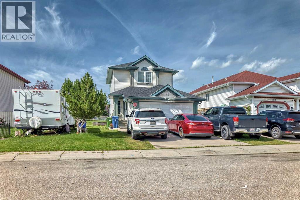 Single Family House for Sale in  Saratoga Close NE Monterey Park Calgary 