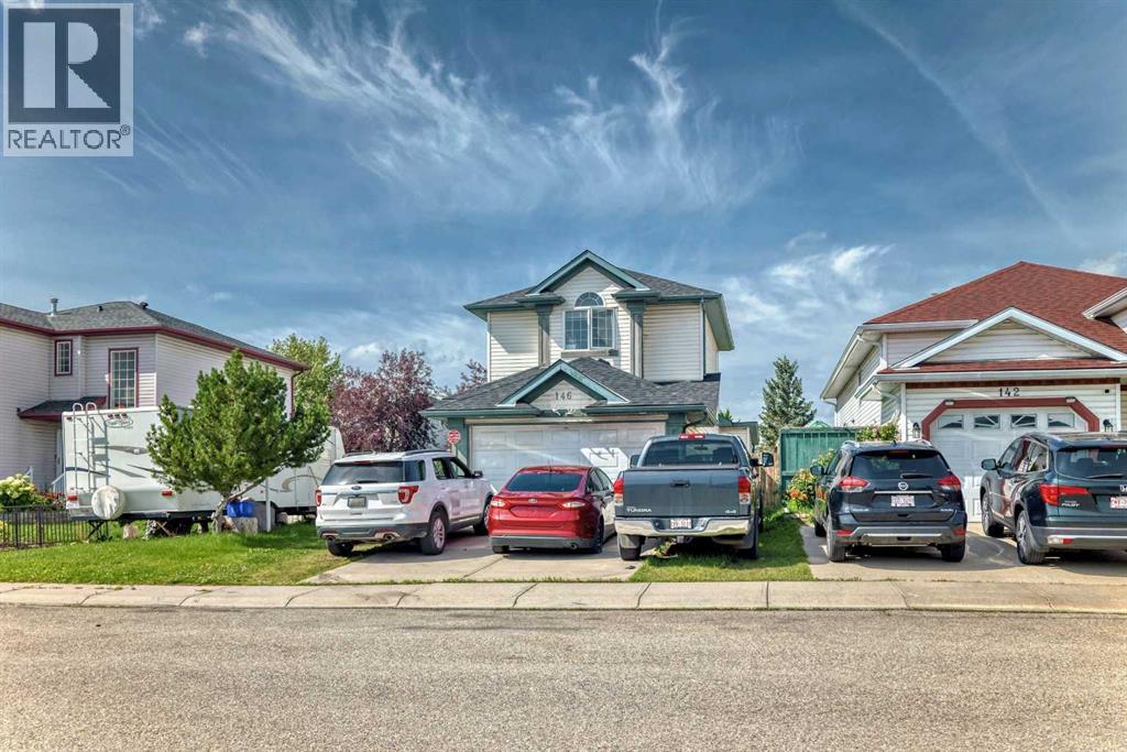 Single Family House for Sale in  Saratoga Close NE Monterey Park Calgary 