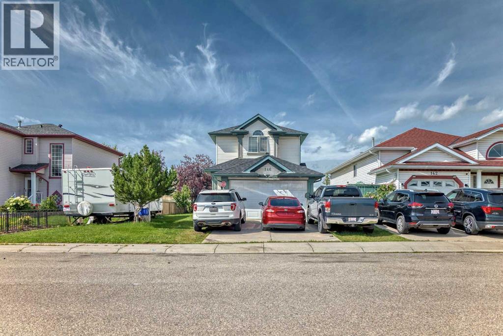 Single Family House for Sale in  Saratoga Close NE Monterey Park Calgary 