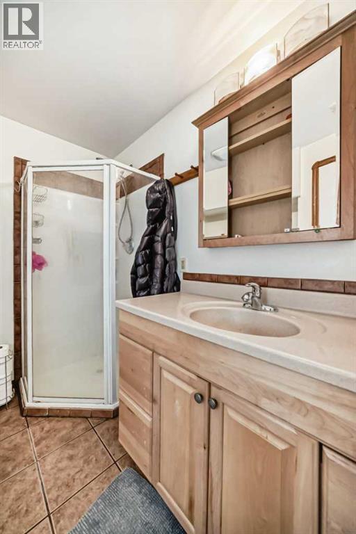 Single Family House for Sale in  Saratoga Close NE Monterey Park Calgary 