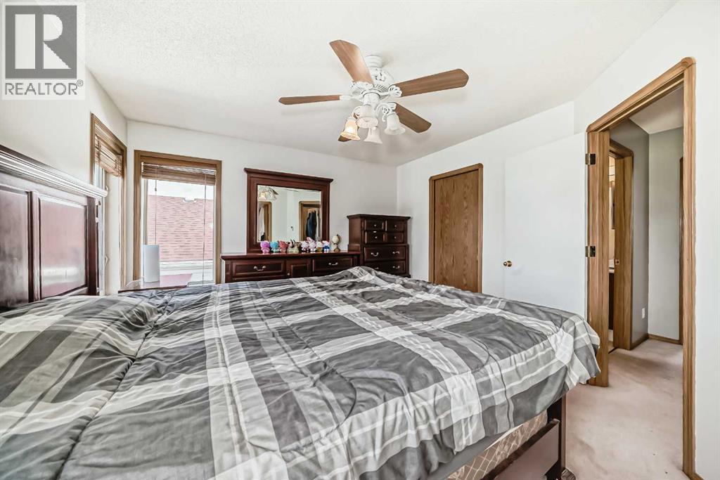 Single Family House for Sale in  Saratoga Close NE Monterey Park Calgary 