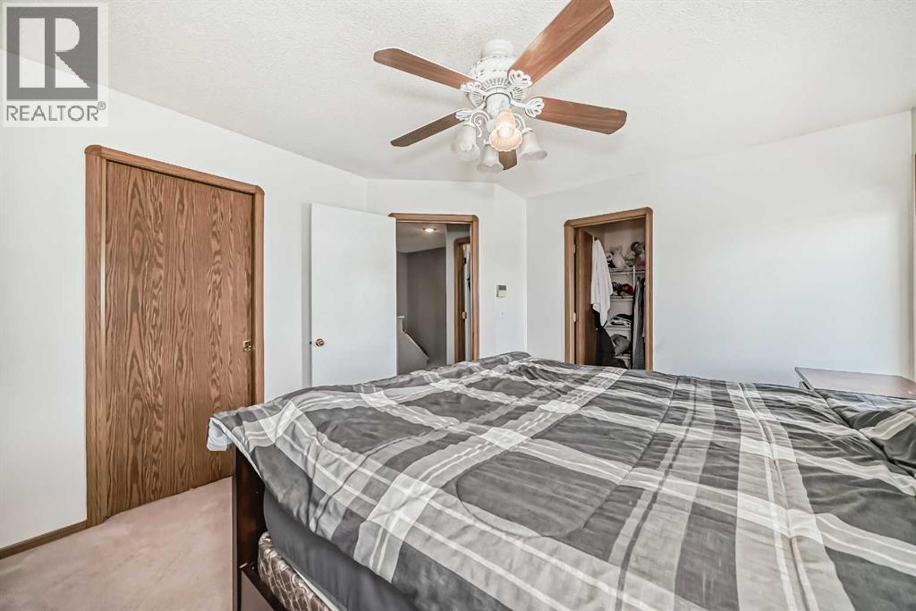 Single Family House for Sale in  Saratoga Close NE Monterey Park Calgary 