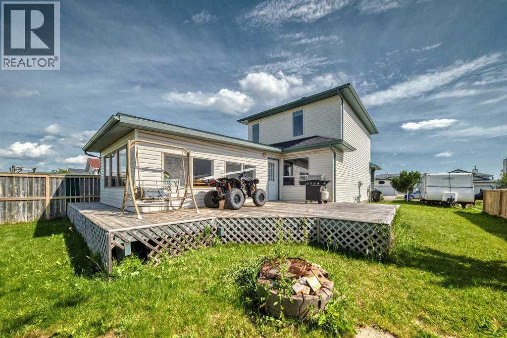 Single Family House for Sale in  Saratoga Close NE Monterey Park Calgary 