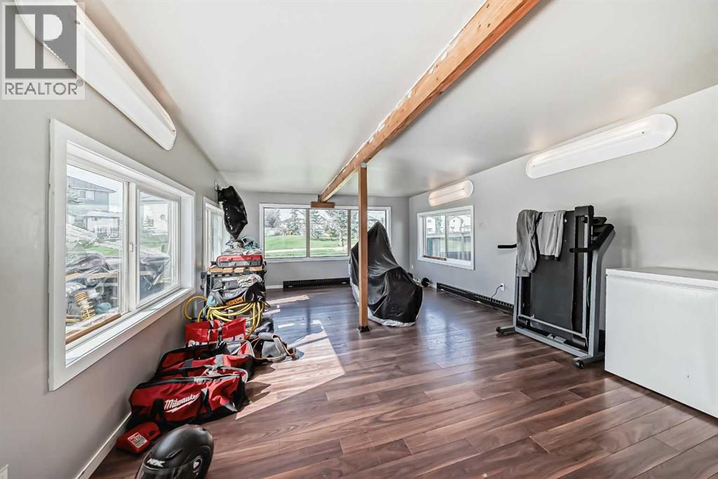 Single Family House for Sale in  Saratoga Close NE Monterey Park Calgary 