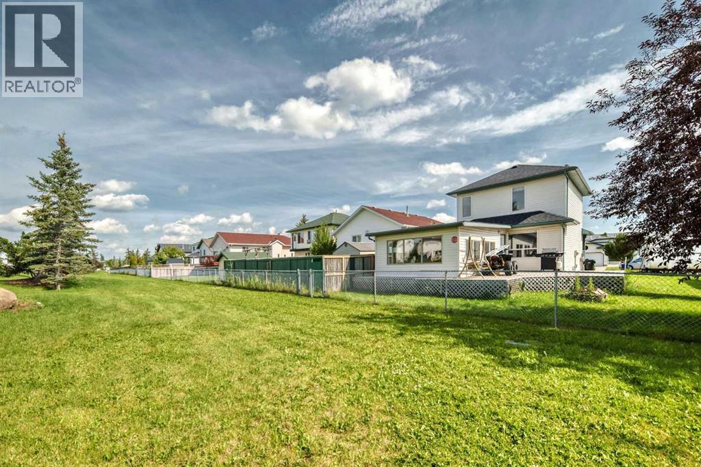 Single Family House for Sale in  Saratoga Close NE Monterey Park Calgary 