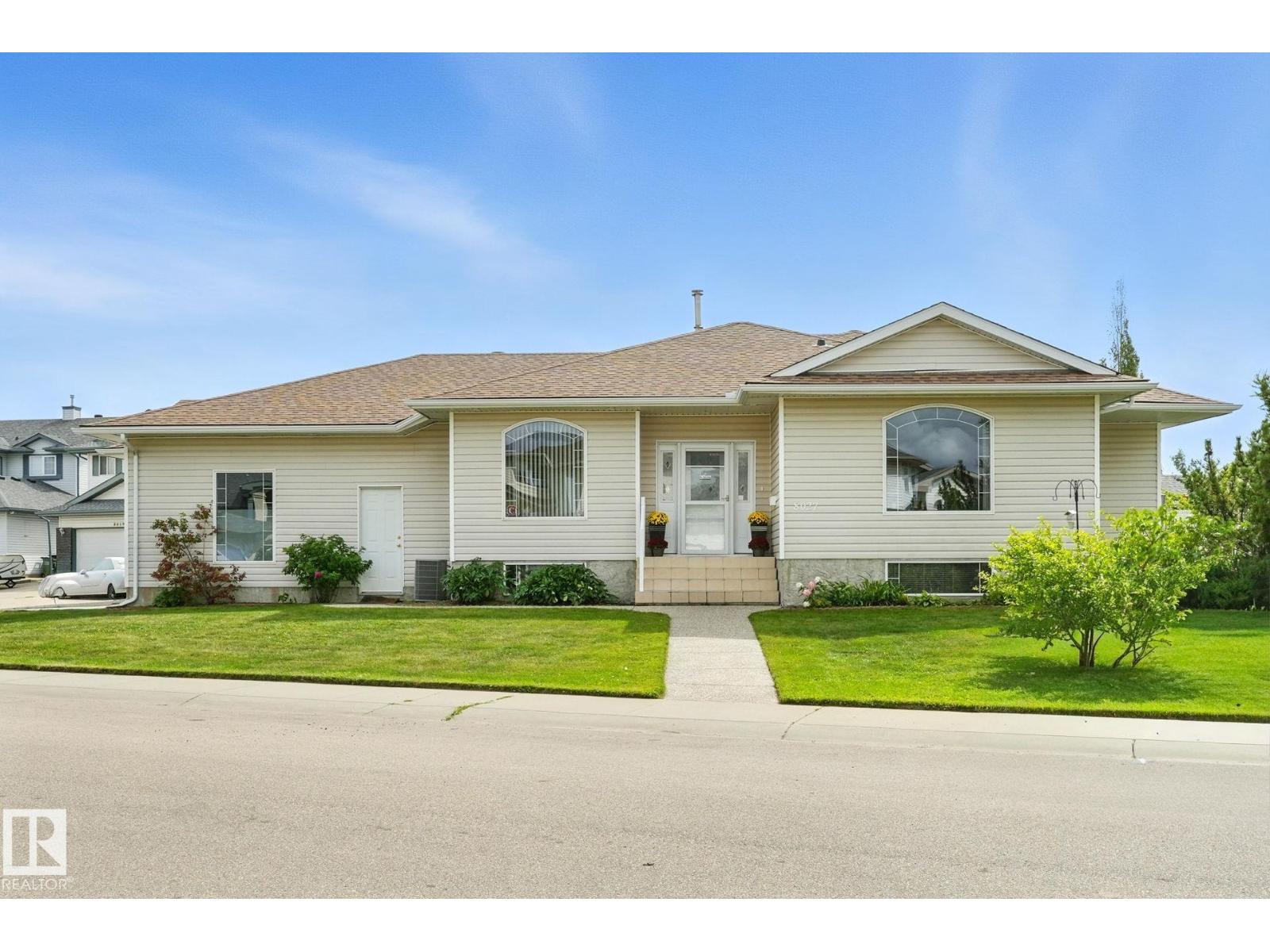 Photo 1 of 8027 161 A Av Nw, Edmonton AB