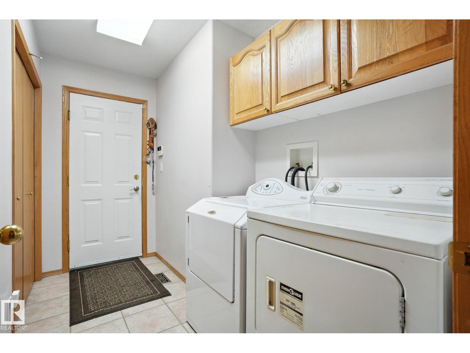 Photo 18 of 8027 161 A Av Nw, Edmonton AB