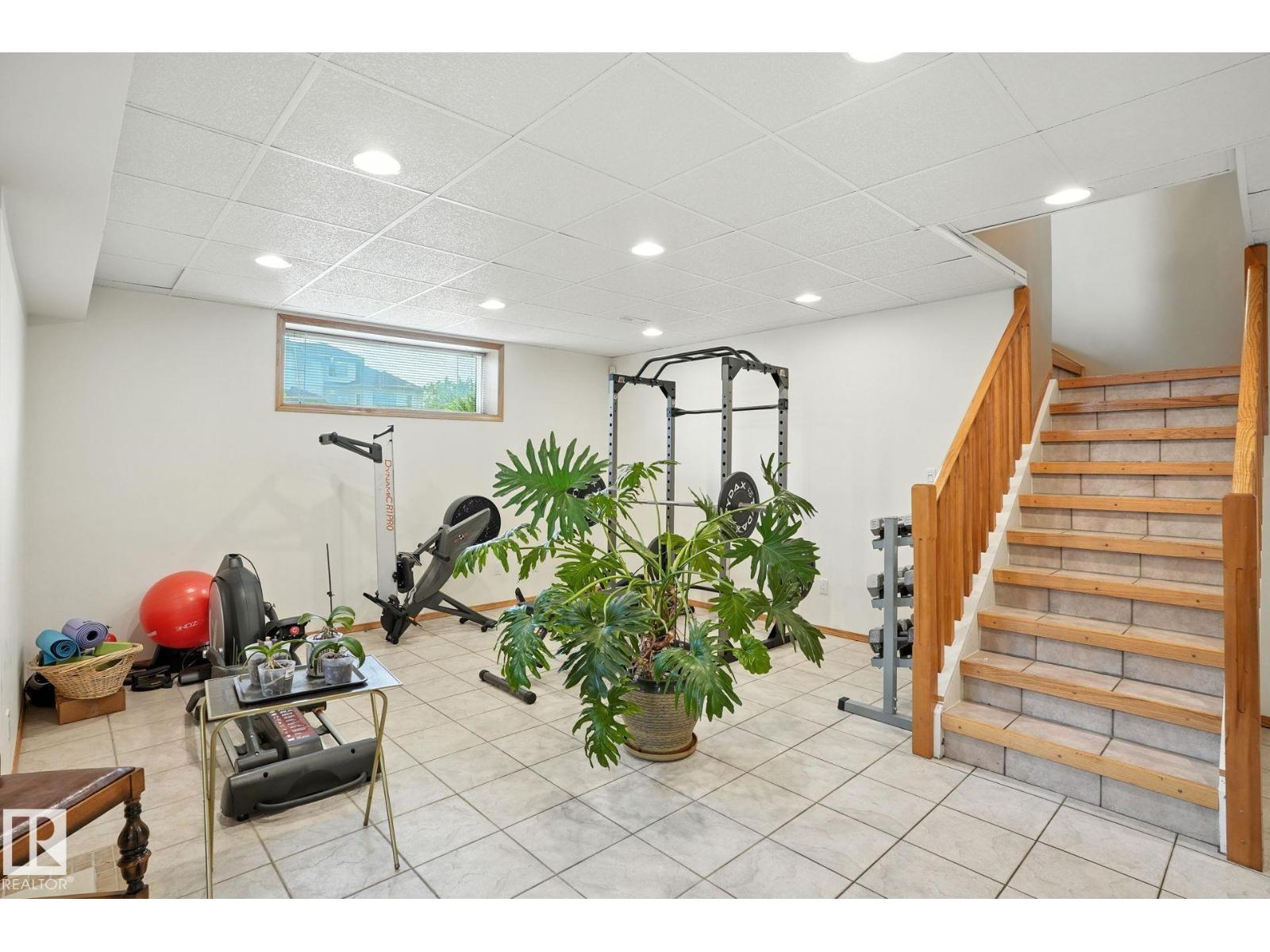 Photo 20 of 8027 161 A Av Nw, Edmonton AB