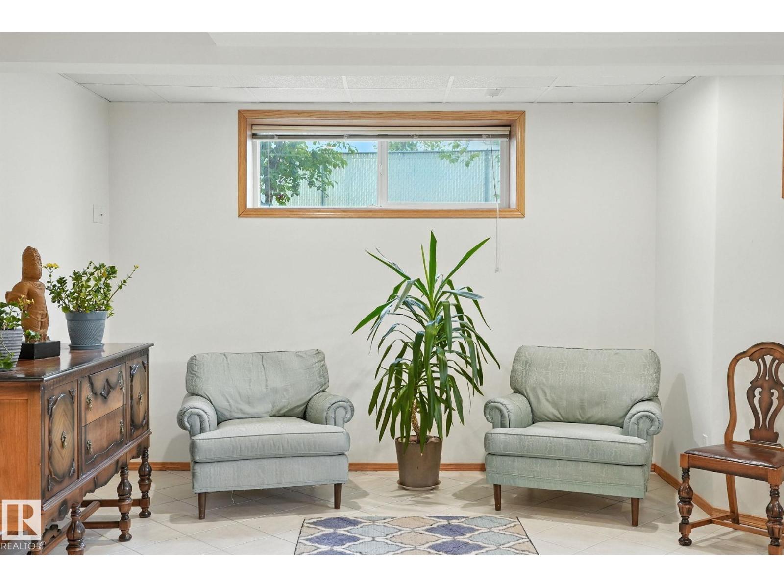 Photo 21 of 8027 161 A Av Nw, Edmonton AB