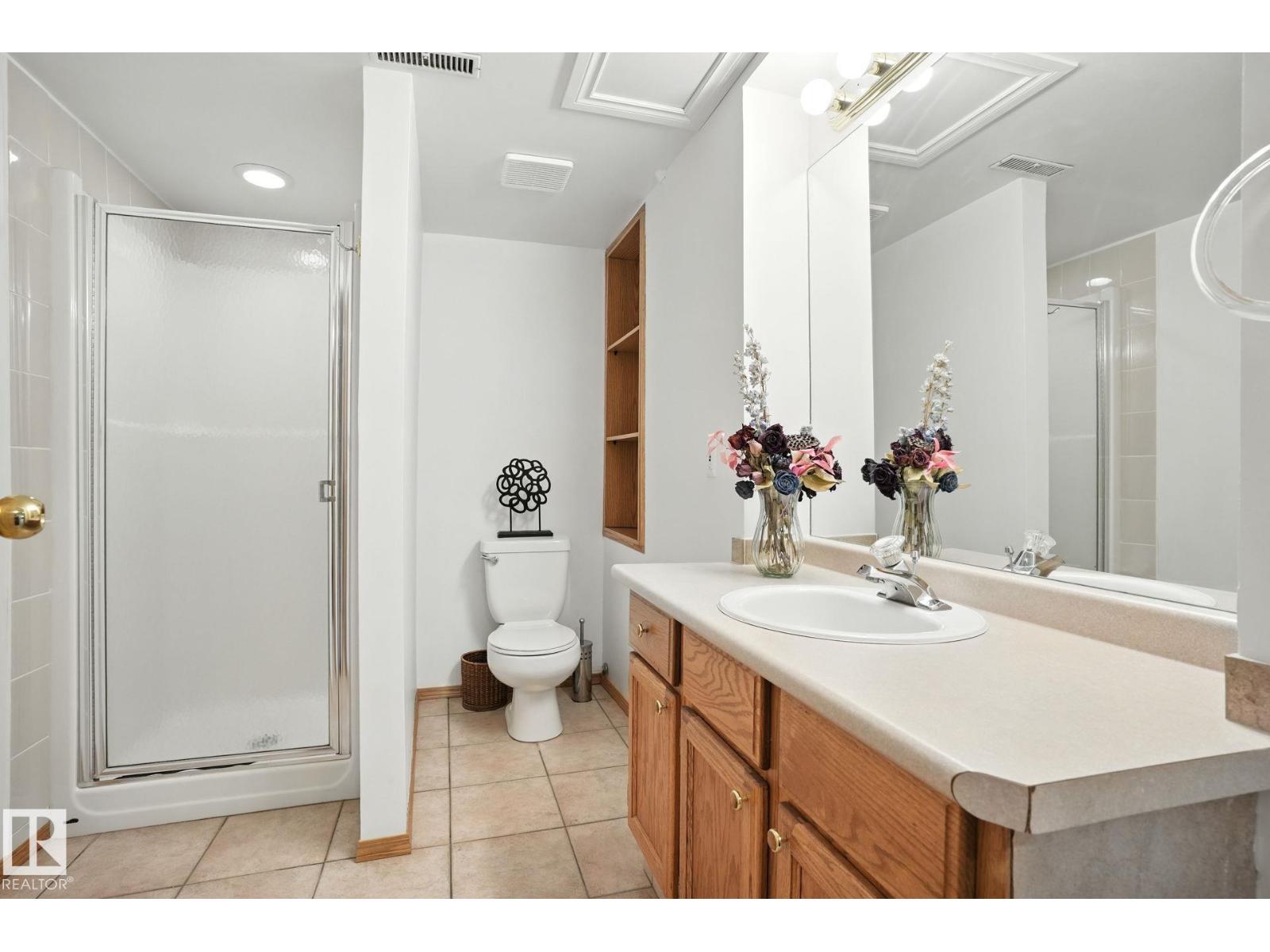 Photo 22 of 8027 161 A Av Nw, Edmonton AB