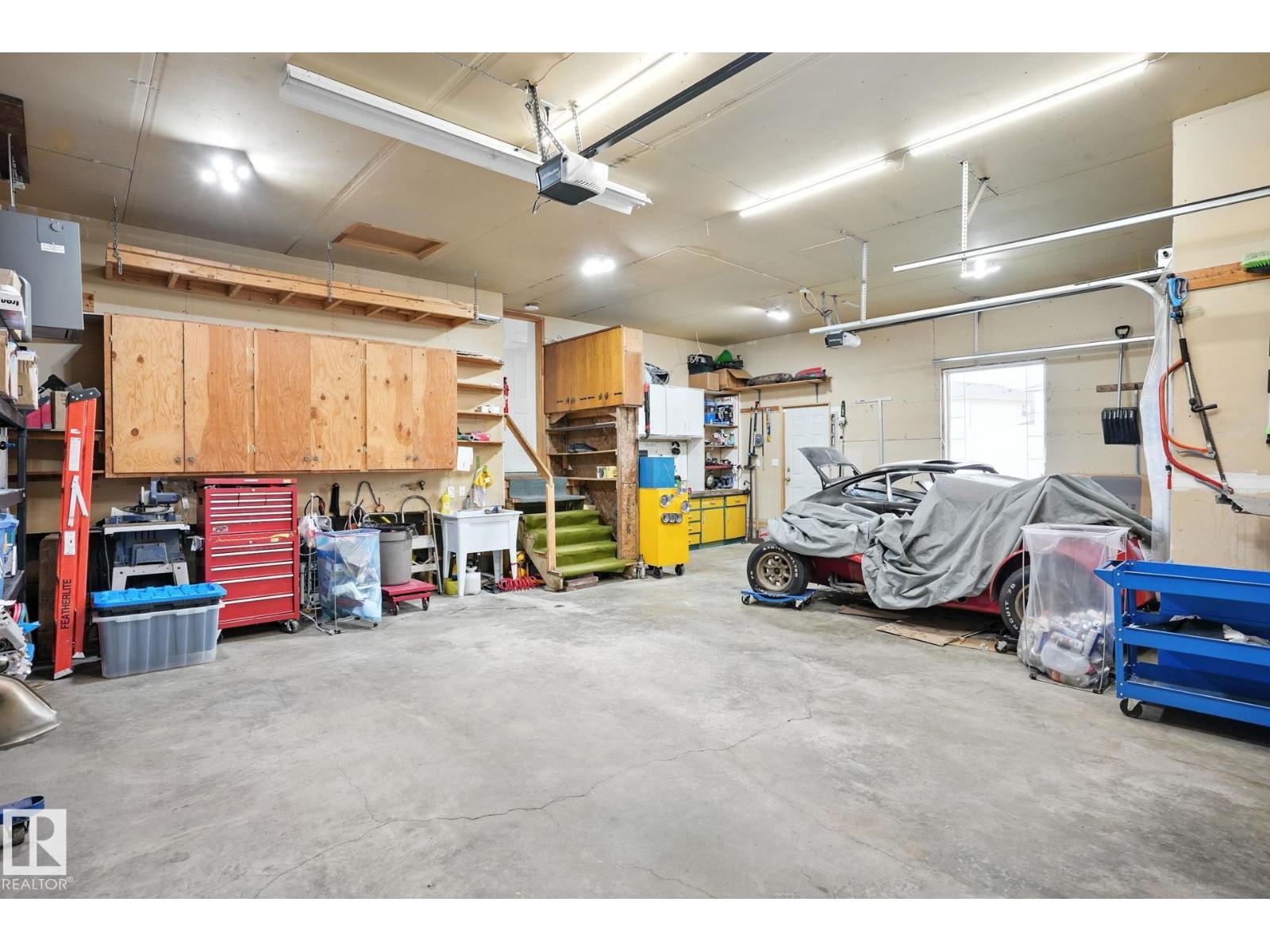 Photo 24 of 8027 161 A Av Nw, Edmonton AB