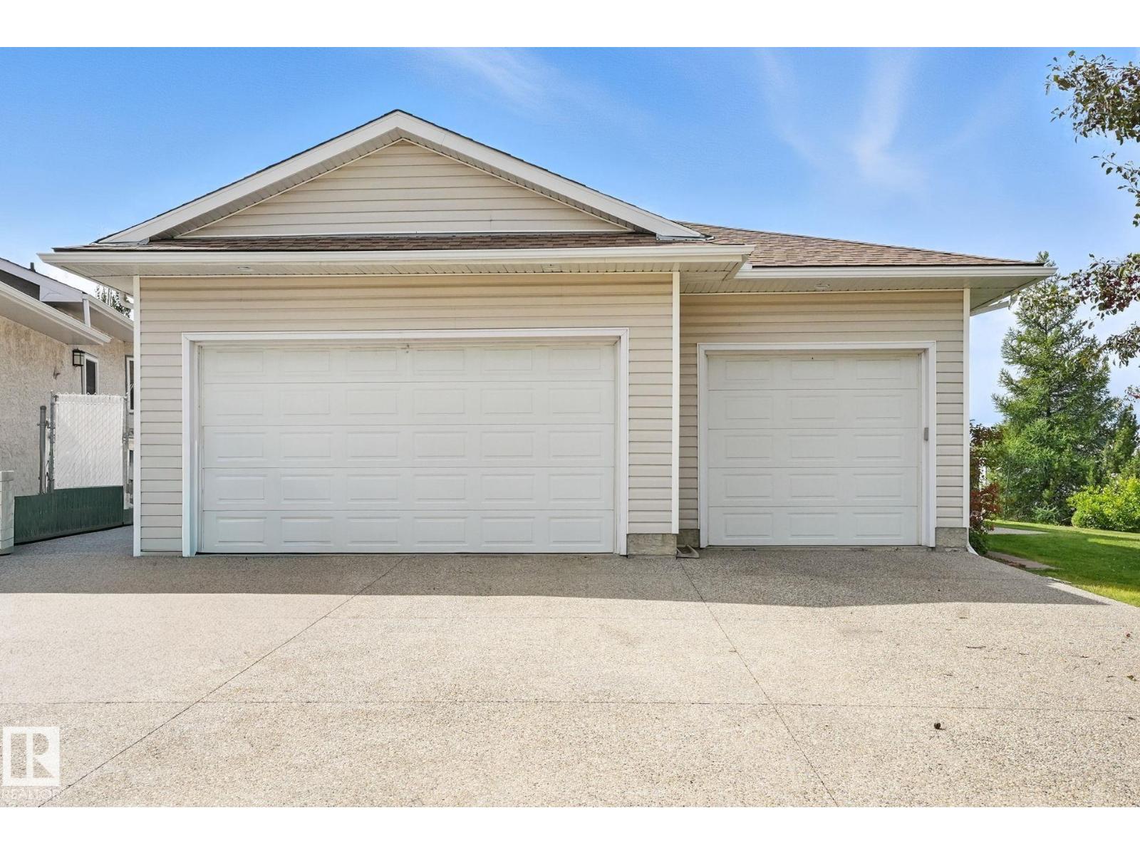 Photo 30 of 8027 161 A Av Nw, Edmonton AB