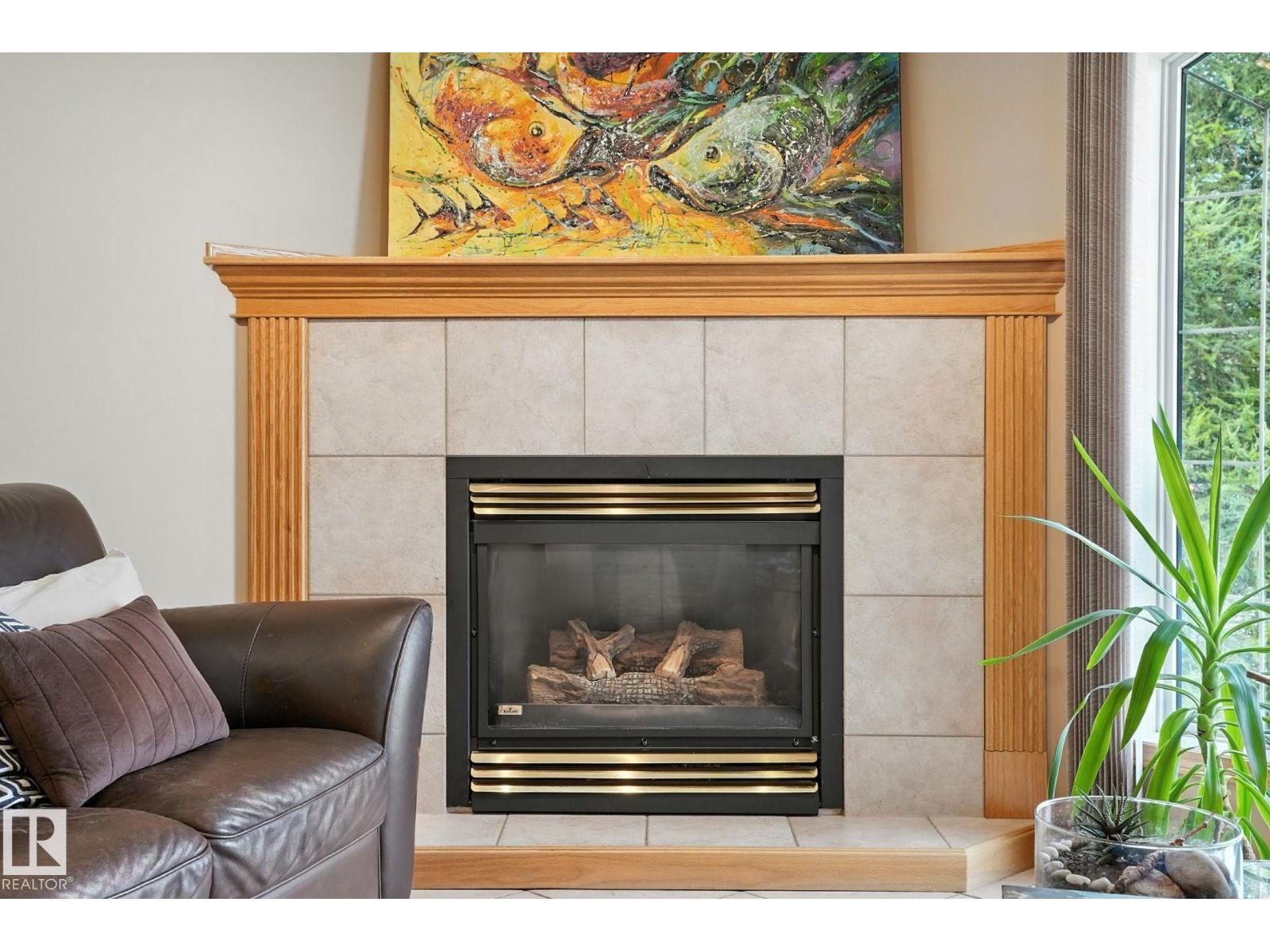 Photo 5 of 8027 161 A Av Nw, Edmonton AB