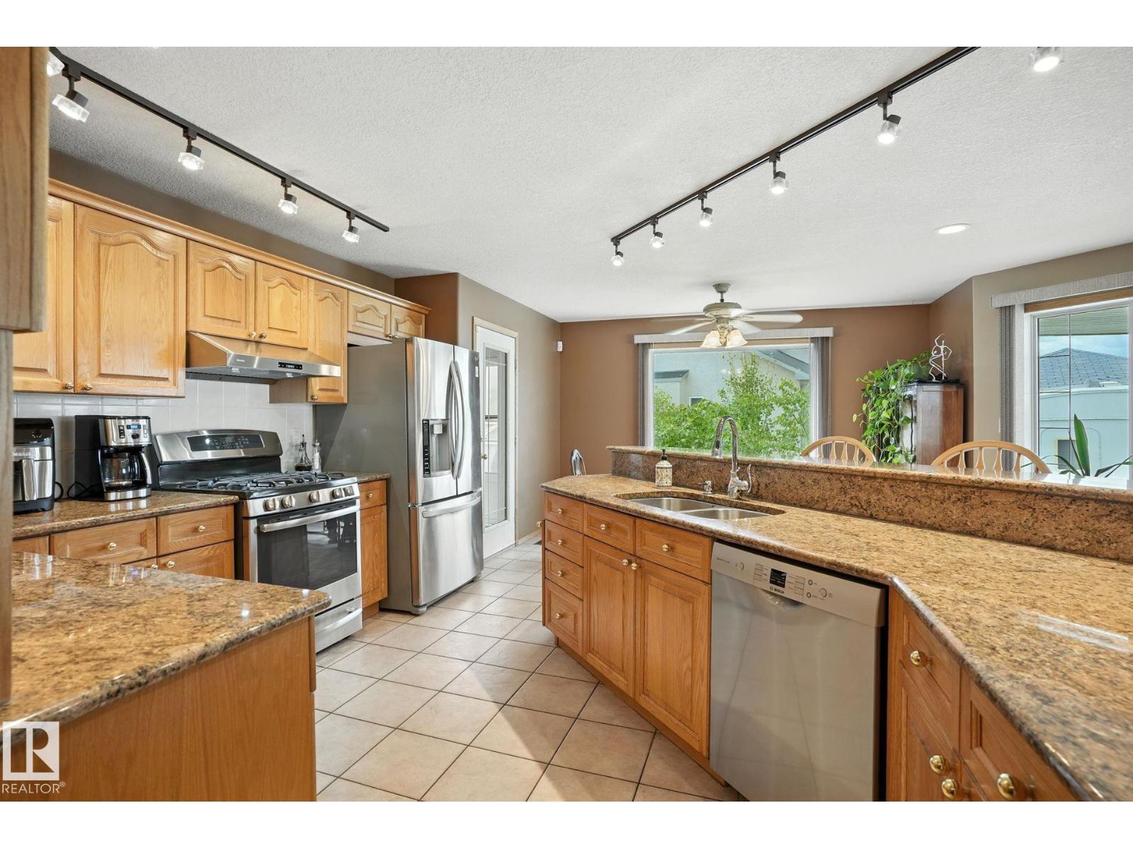 Photo 6 of 8027 161 A Av Nw, Edmonton AB