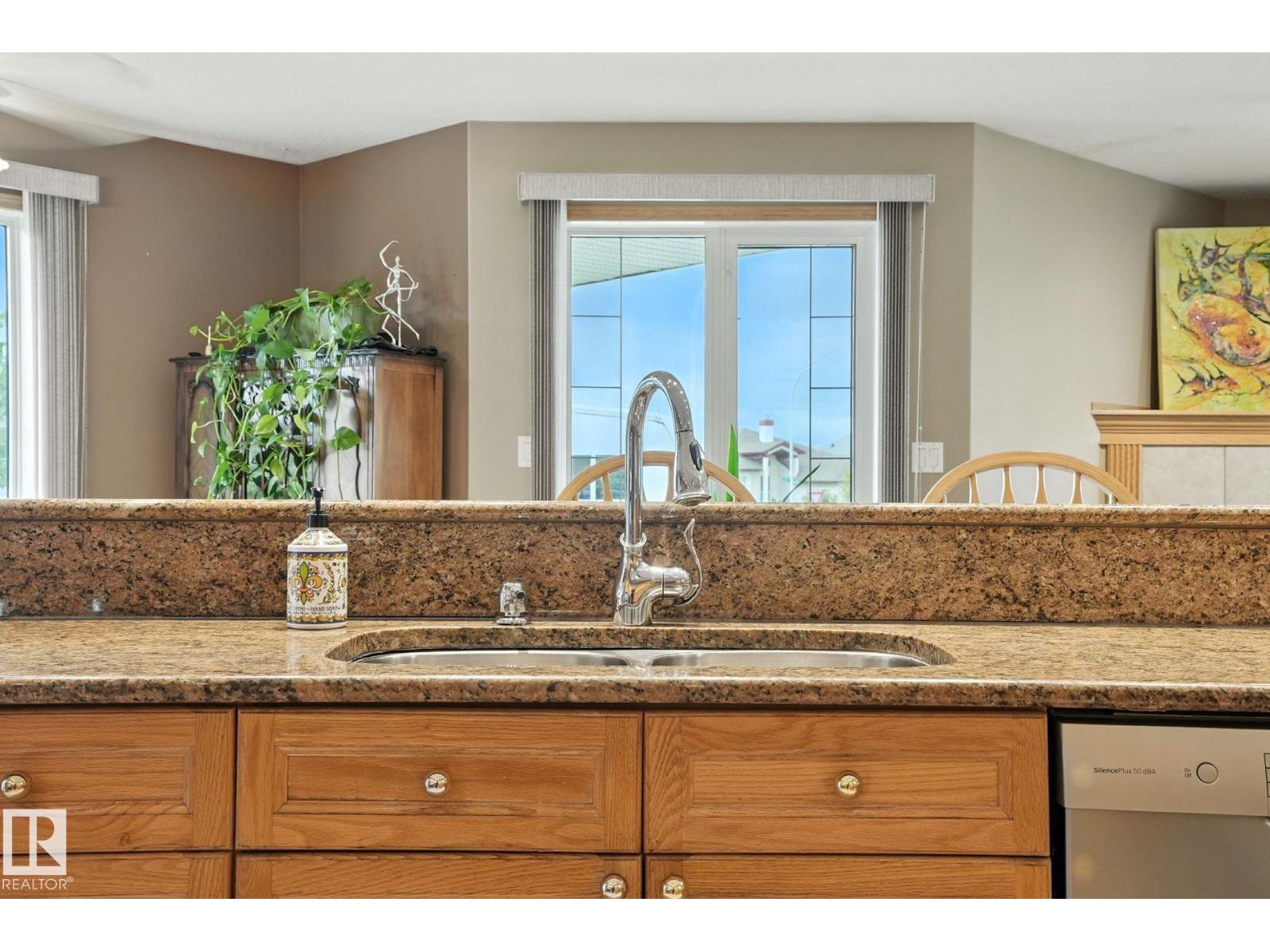 Photo 7 of 8027 161 A Av Nw, Edmonton AB