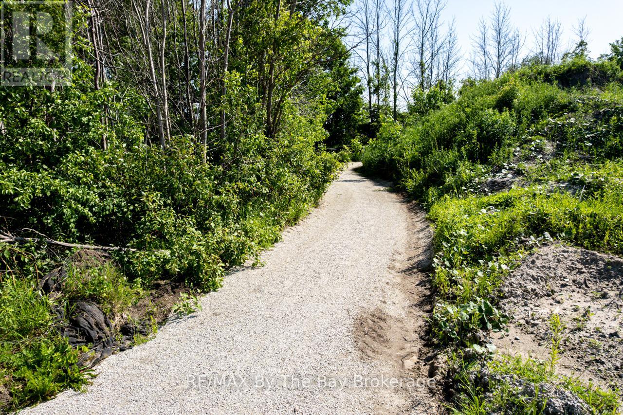Photo 41 of 5 Misty Ridge Road, Wasaga Beach ON